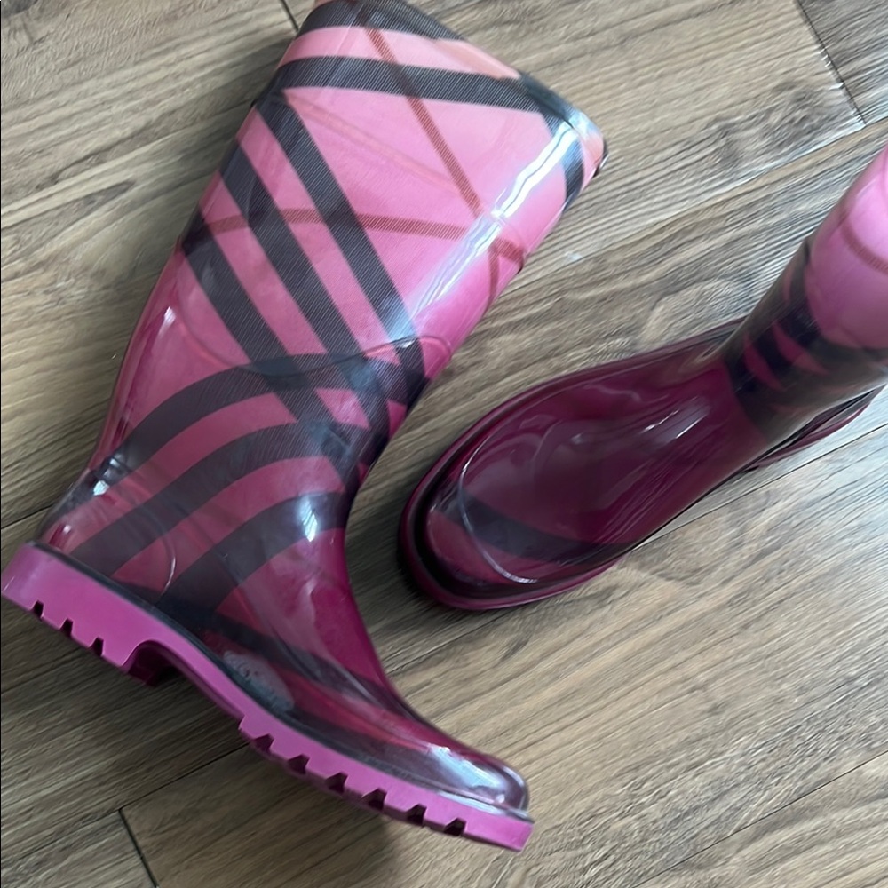 Burberry | size 39 Vintage Maroon-Pink Plaid Women's Rain Boots - Picture 2 of 3